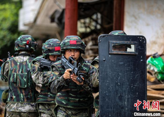 武警福建省总队三明支队开展野外实战化训练