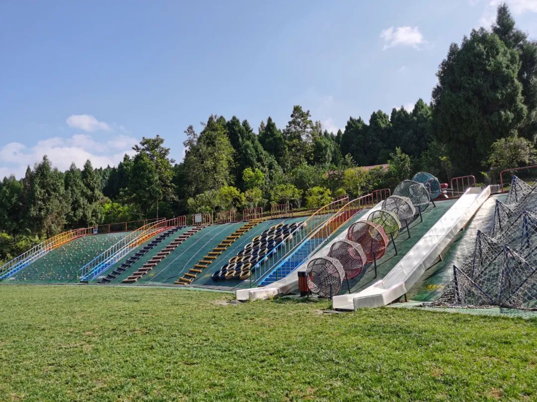 465 欢乐亲子乐园 儿童乐园为家长们提供一个 提高孩子的体育技能