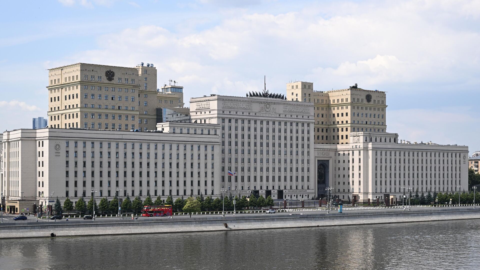 俄国防部:俄防空系统在罗斯托夫州,图拉州和卡卢加州上空拦截乌克兰无