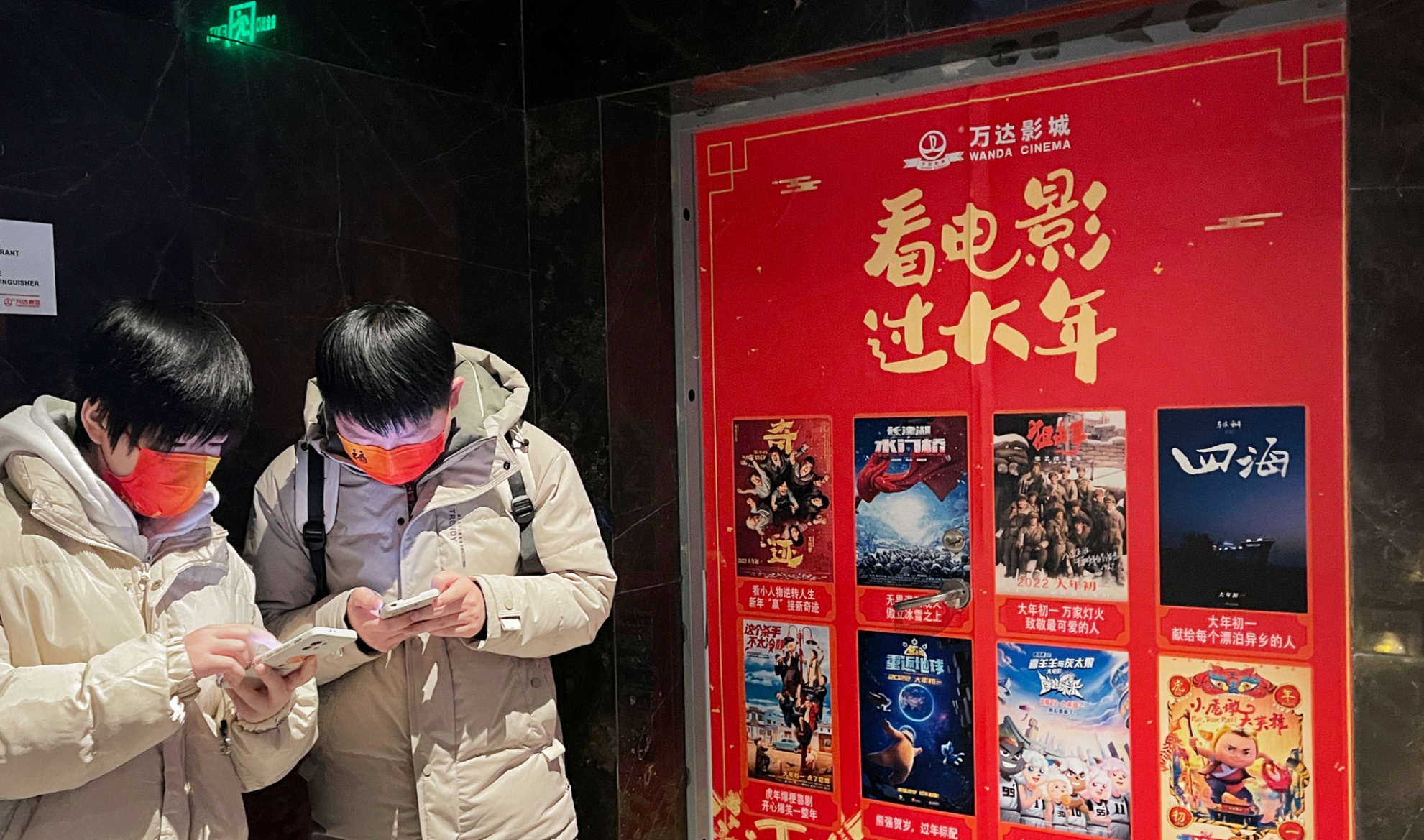 专家谈春节档总票房破60亿:"工业感"与"感情牌"成电影创作关键词