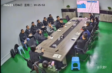 张雪主持团队内部会曝光：只为0.5毫米差距 重做200套只试验不售卖