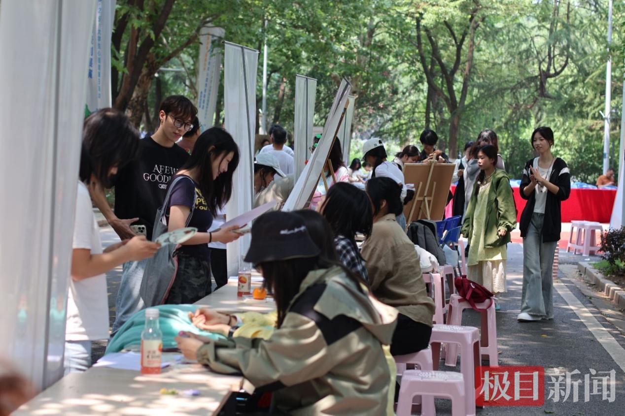 展演预热活动：江汉大学“5·25”大学生心理健康嘉年华现场.png