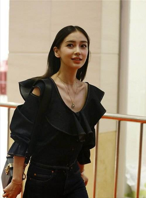 内八字,罗圈腿,鸭子步,这11位明星的走路姿势,笑死我了