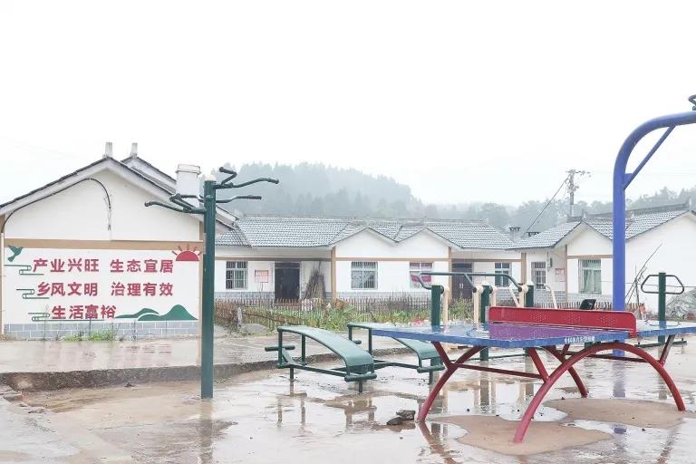 遂宁市大英县天保镇八字墙村:雨靴闲置背后的"脱贫经"