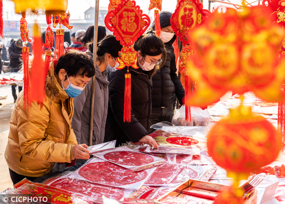 河北秦皇岛:迎小年 赶年集 办年货 寻年味