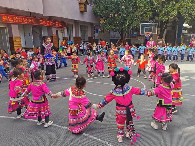 多彩彝族文化·浓浓彝家年味——大姚县北城幼儿园庆祝彝族年系列