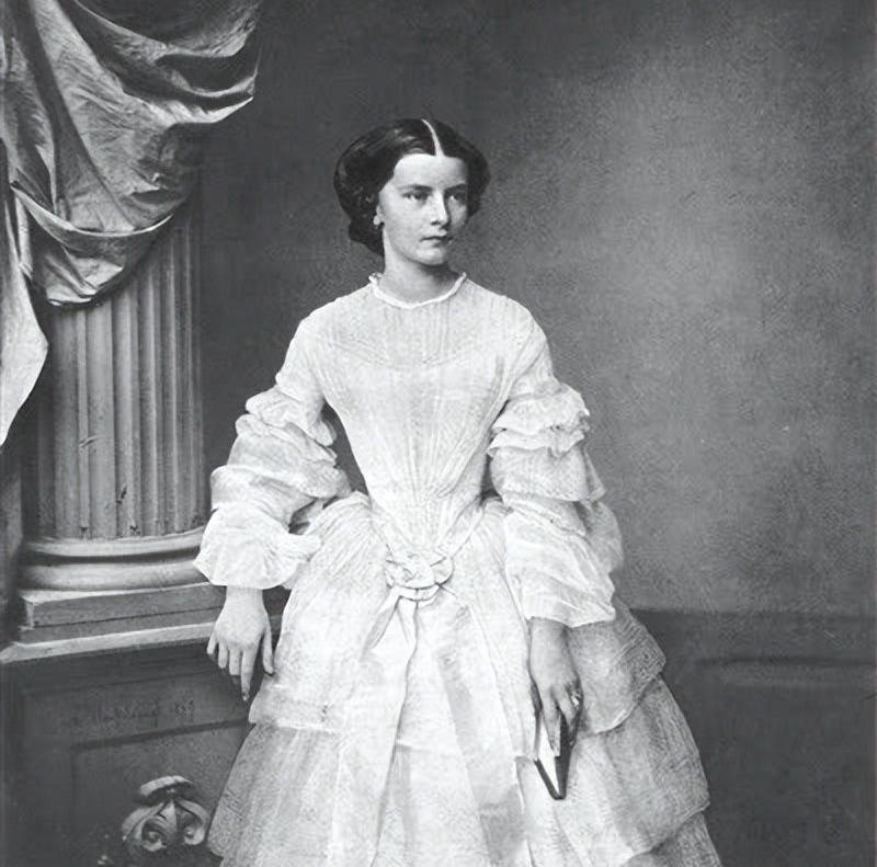 茜茜公主:玫瑰舞台下的骨子里公主