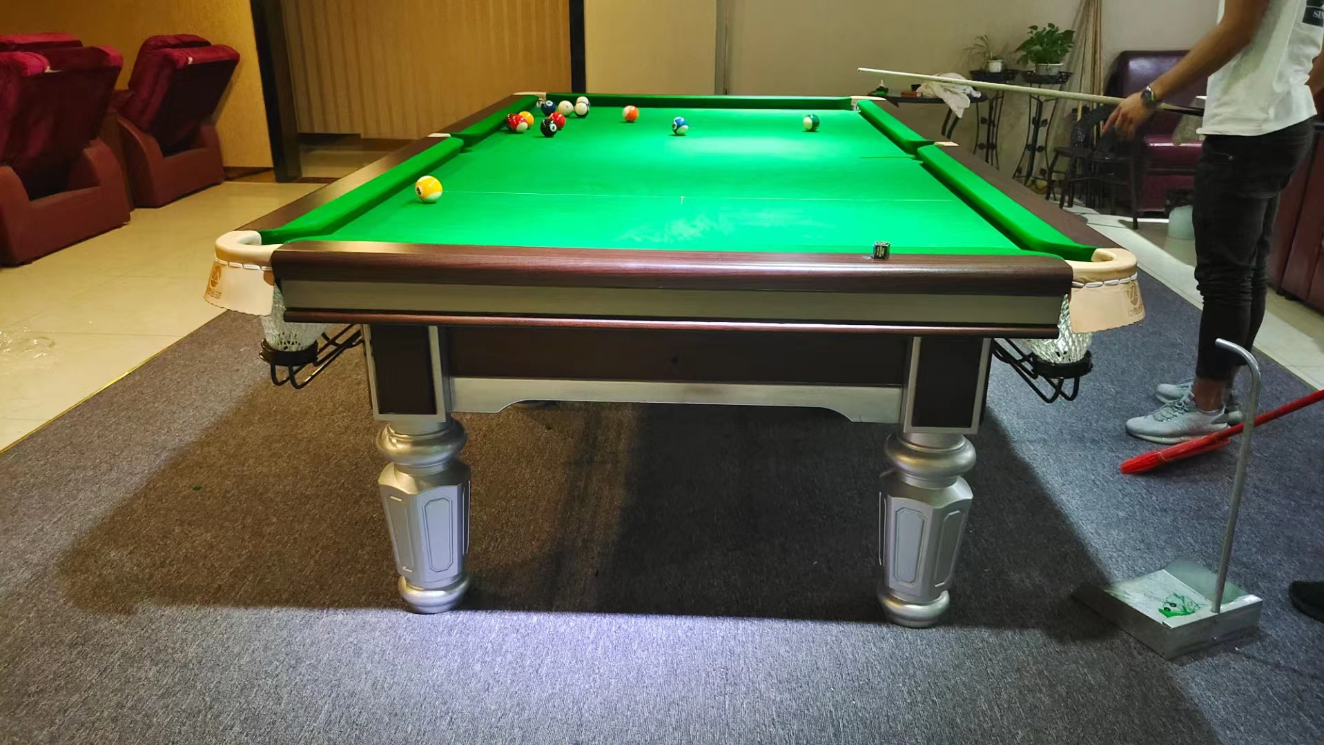 桌球台别称:黑八桌,台球桌,美式桌球,英式台球