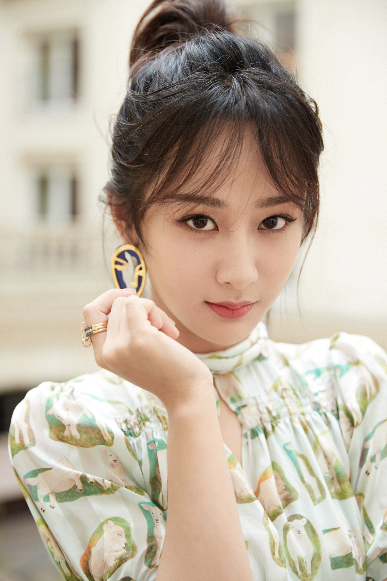 90两大小花发展现状:迪丽热巴略显疲软,杨紫短板明显