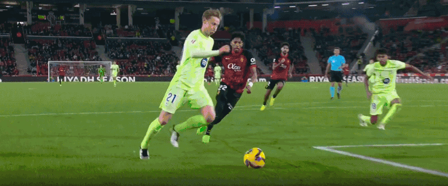 巴塞罗那客场5-1大胜马略卡 西甲第19轮 亚马尔两脚精准传球带来两粒进球_西甲-拉菲尼亚双响德容破门 巴萨5-1马略卡