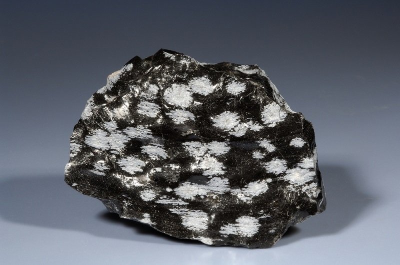 黑曜石是什么揭秘这种来自火山的神奇玻璃