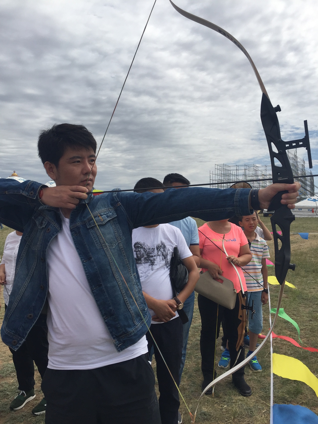 射箭拉弓正确手指姿势图解