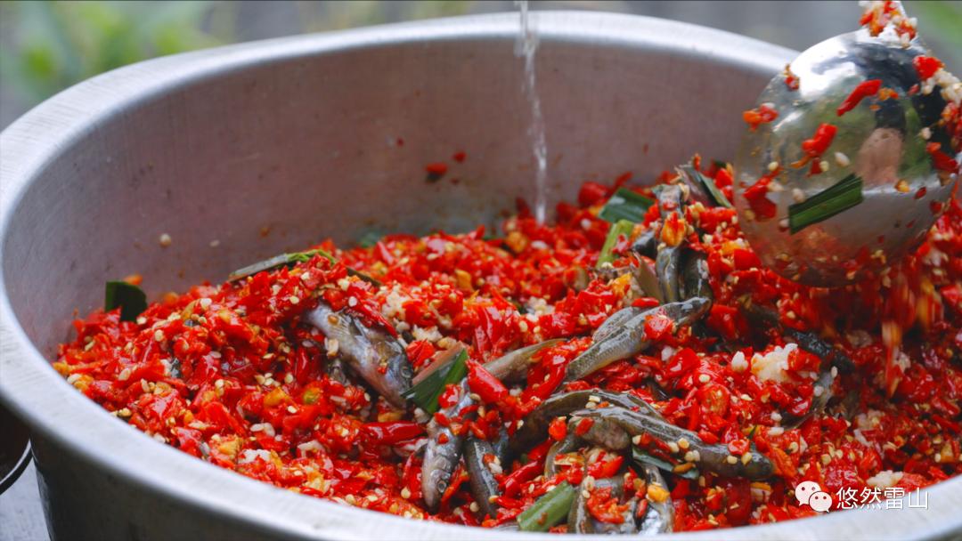 雷山鱼酱酸精彩亮相《中华民族》节目《大山里的风物》