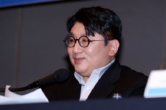 hybe方时赫承认sm收购战落败 向艺人及粉丝道歉