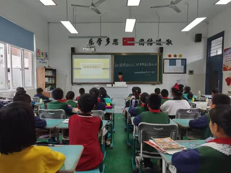 画溪小学校长图片