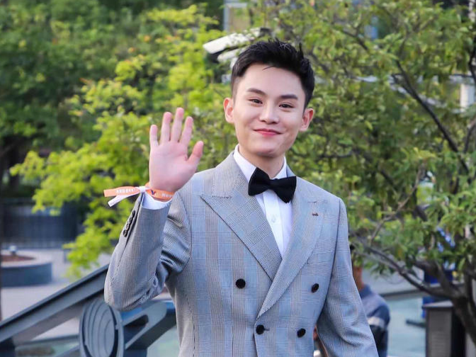 封面会客厅丨好嗨哟,内敛小伙"毛毛姐"的终极梦想是:当一个演员