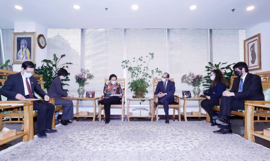 快讯|江泽慧会见厄瓜多尔驻华大使卡洛斯·拉雷亚