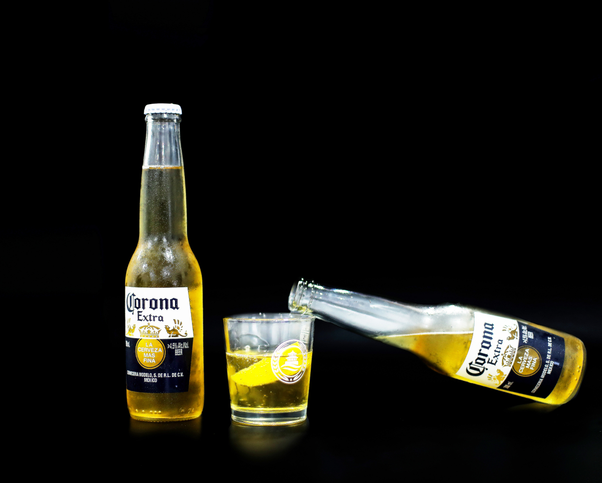 被电影捧红的工业啤酒科罗娜,是只有颜值,还是有真正实力?