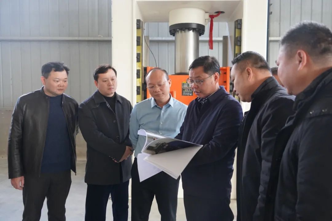 县委书记陈代昌率队调研我县采石场生态环境修复工作