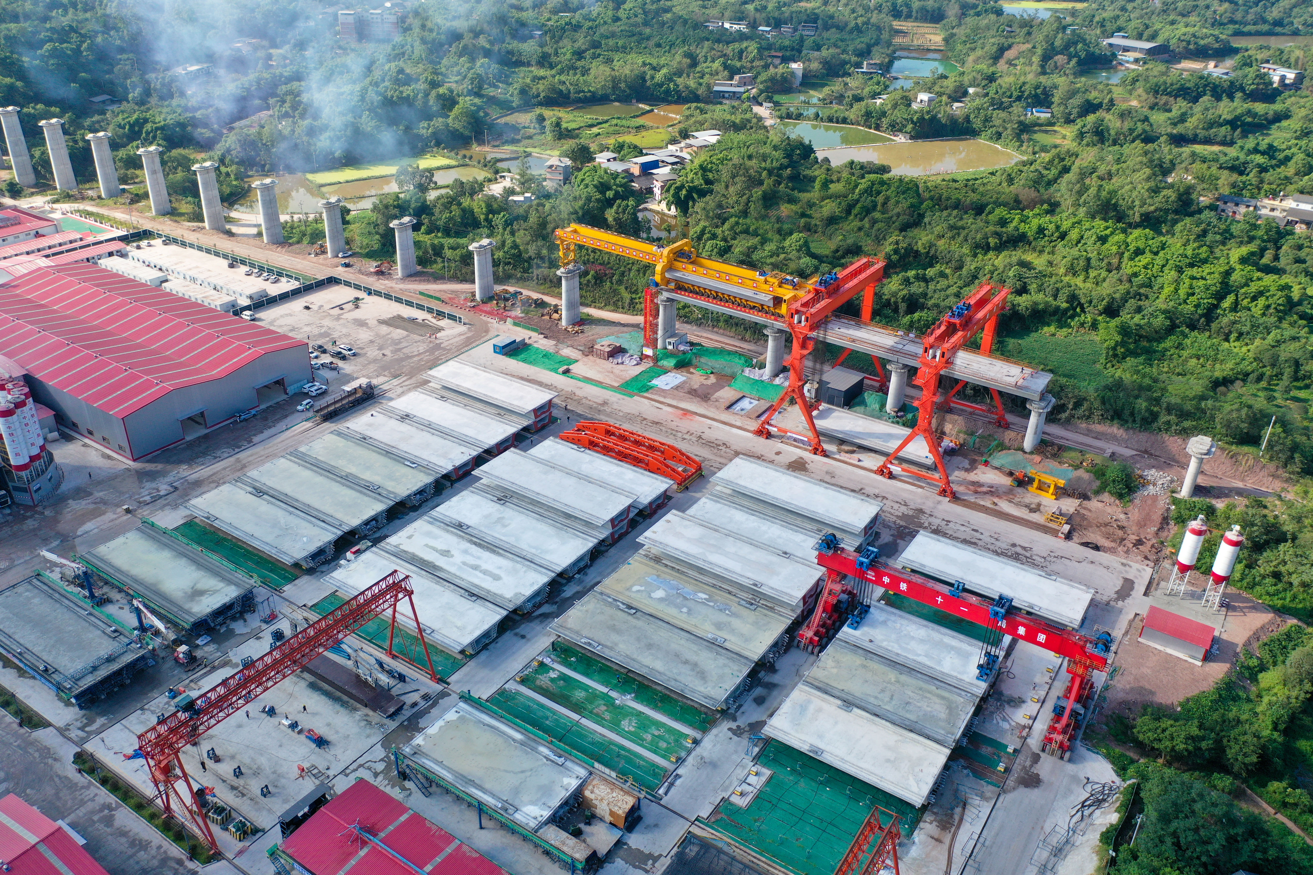 (社会)渝湘高铁重庆段箱梁架设全面展开