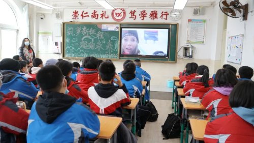 沈阳市杏坛中学开学第一课,用智慧与汗水开启新学期新篇章!