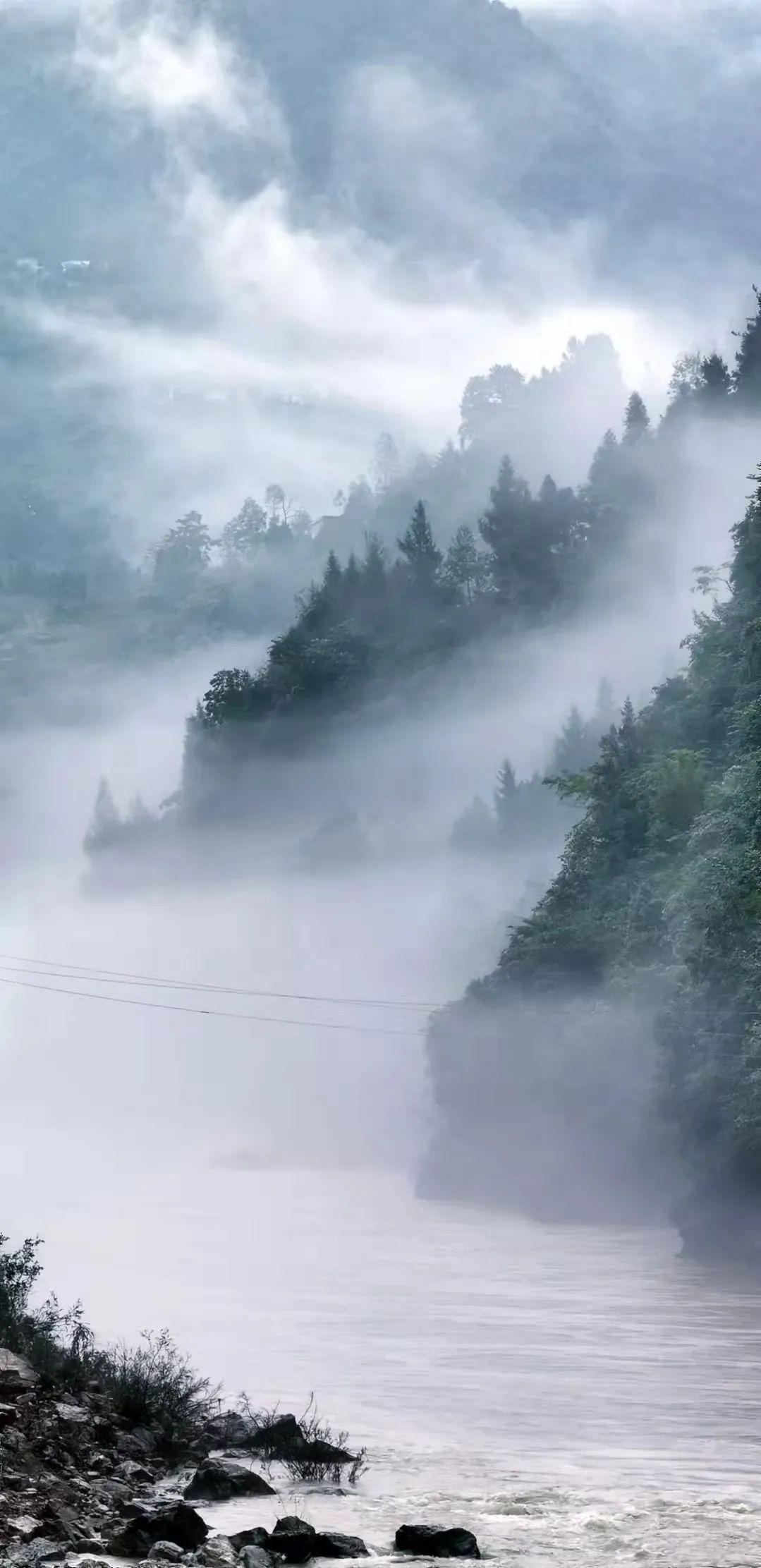 大雾迷朦,烟锁任河!这幅水墨画中的美景让你心动了吗