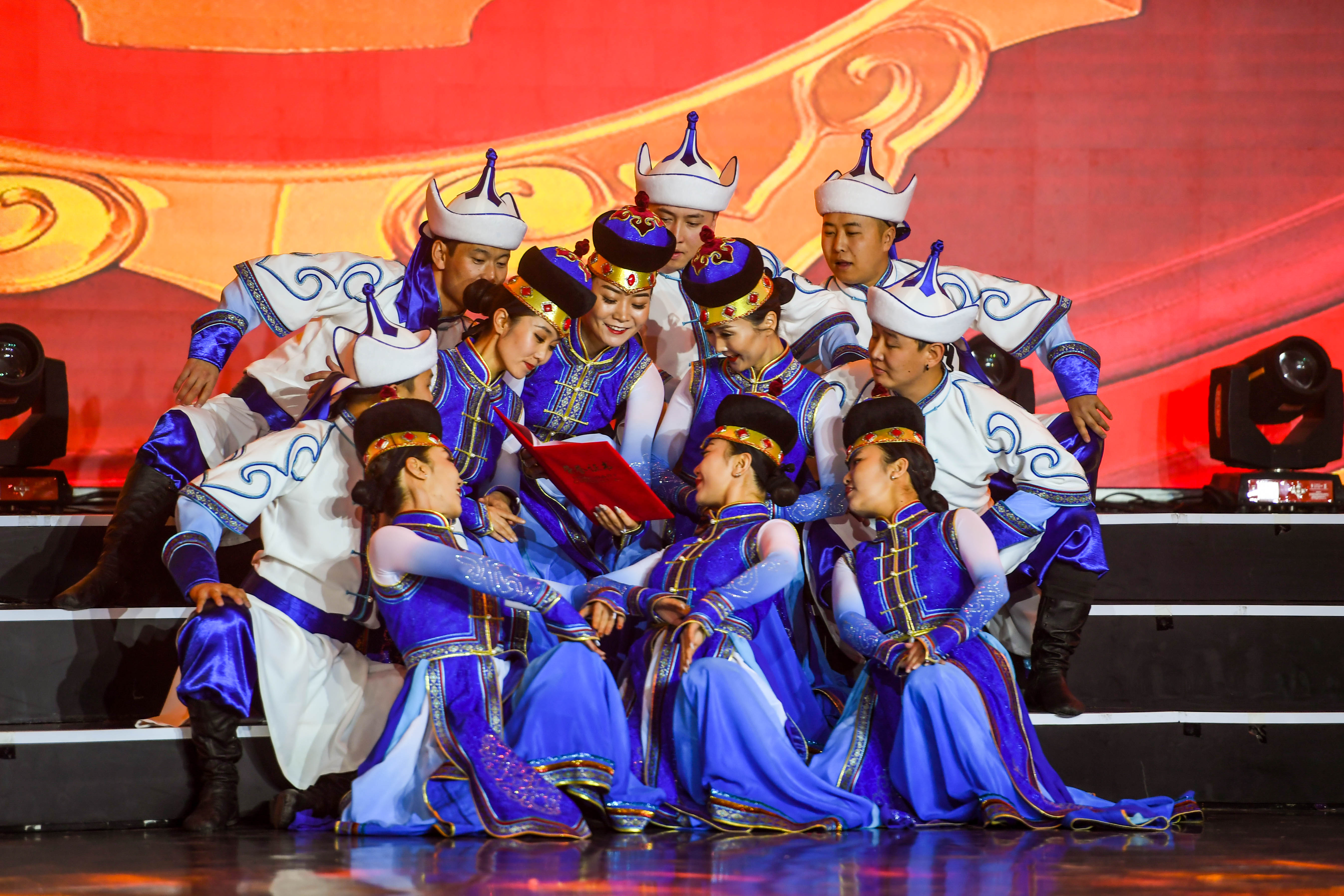 文艺演出"永远的乌兰牧骑"在呼和浩特上演