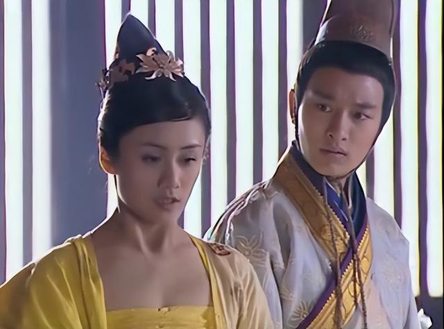 《红佛女》:当心机女遇上傲娇小少爷