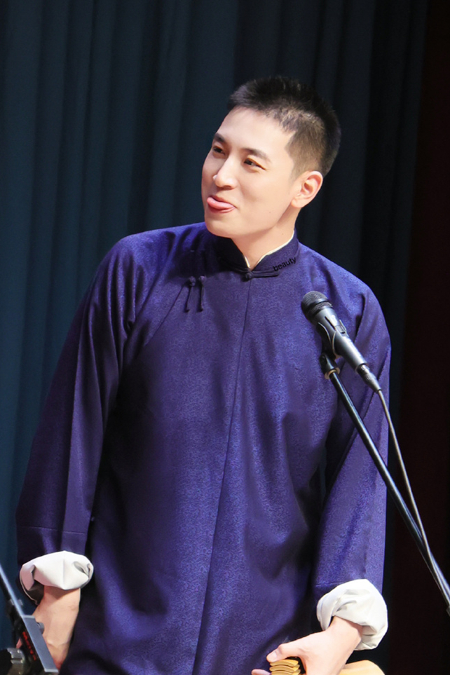 德云社孙九芳舞台演出,自称是郭德纲,马霄戎:郭老师那桃长毛了