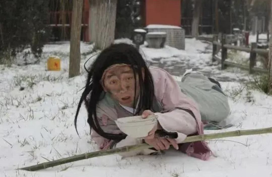 演"乞丐"也能成顶流?他还有个身份!