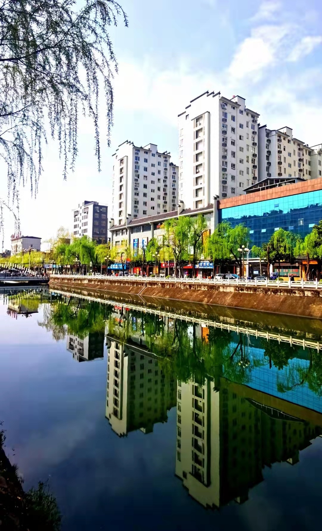 「绿水青山」陕西商南县:碧水绕城满眼春