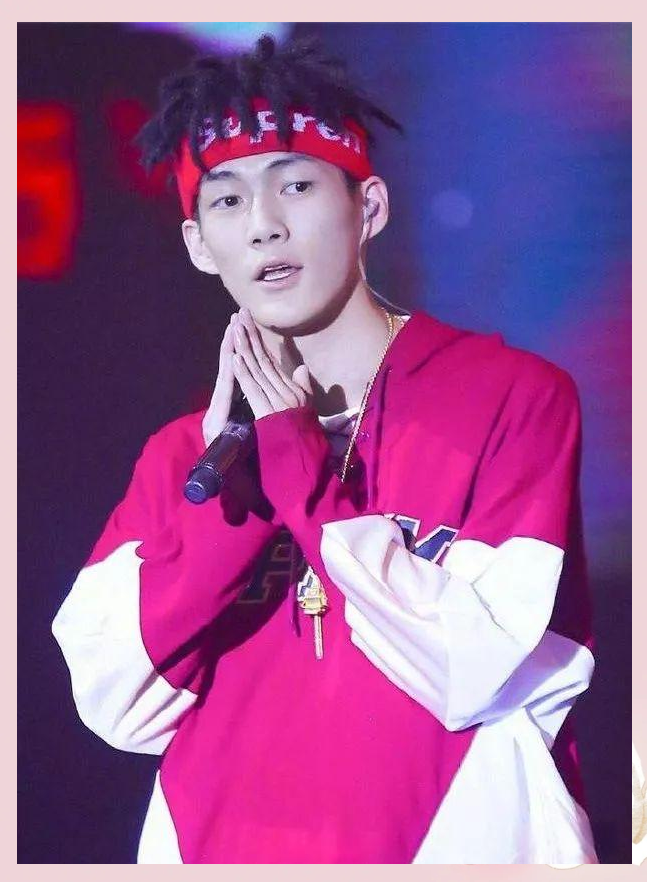 红花会贝贝直播自残:情感纠葛引发震惊