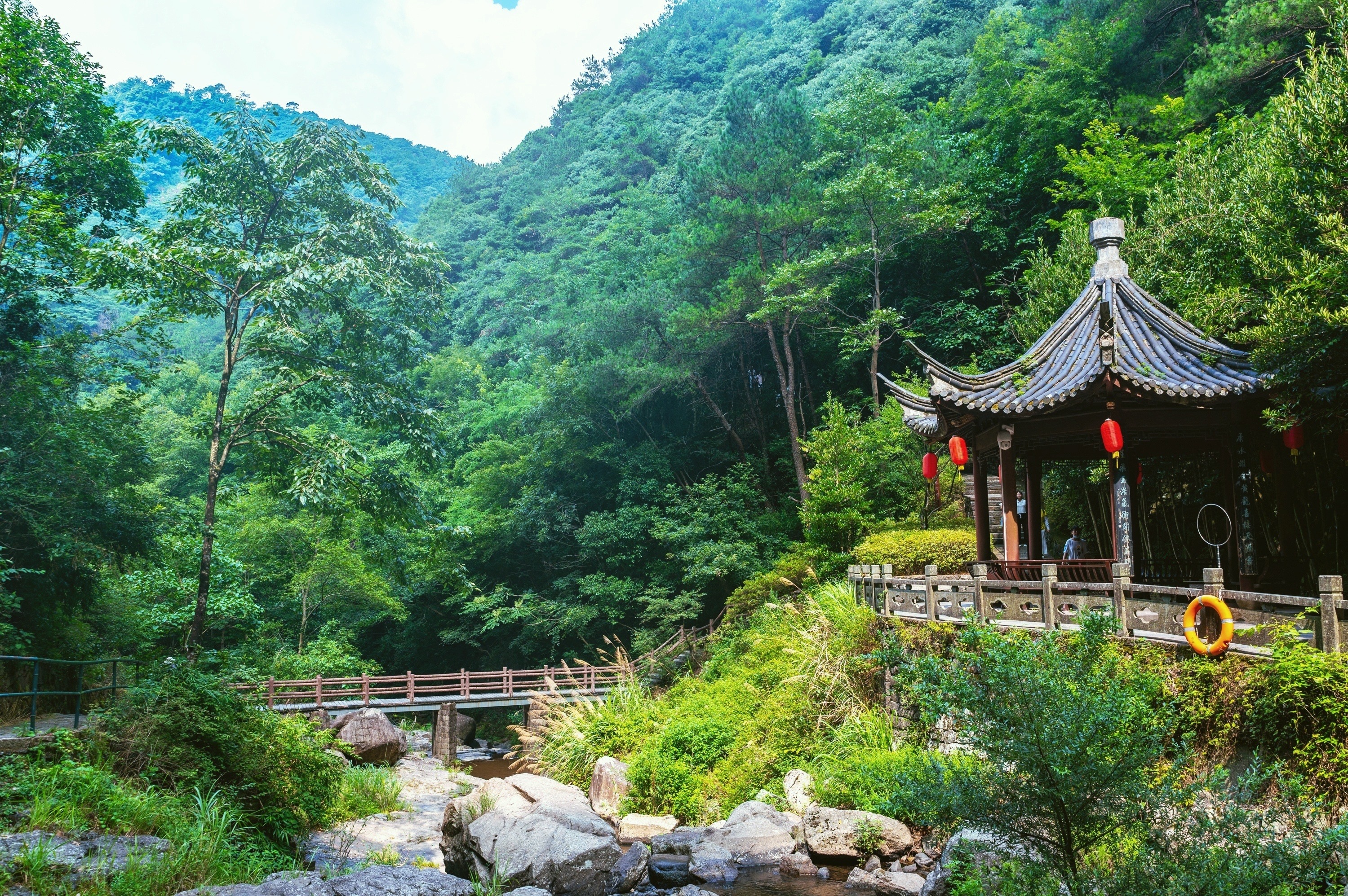 藏在寧波的山水秘境,江南名山也無法與之相媲美,週末一起來避暑