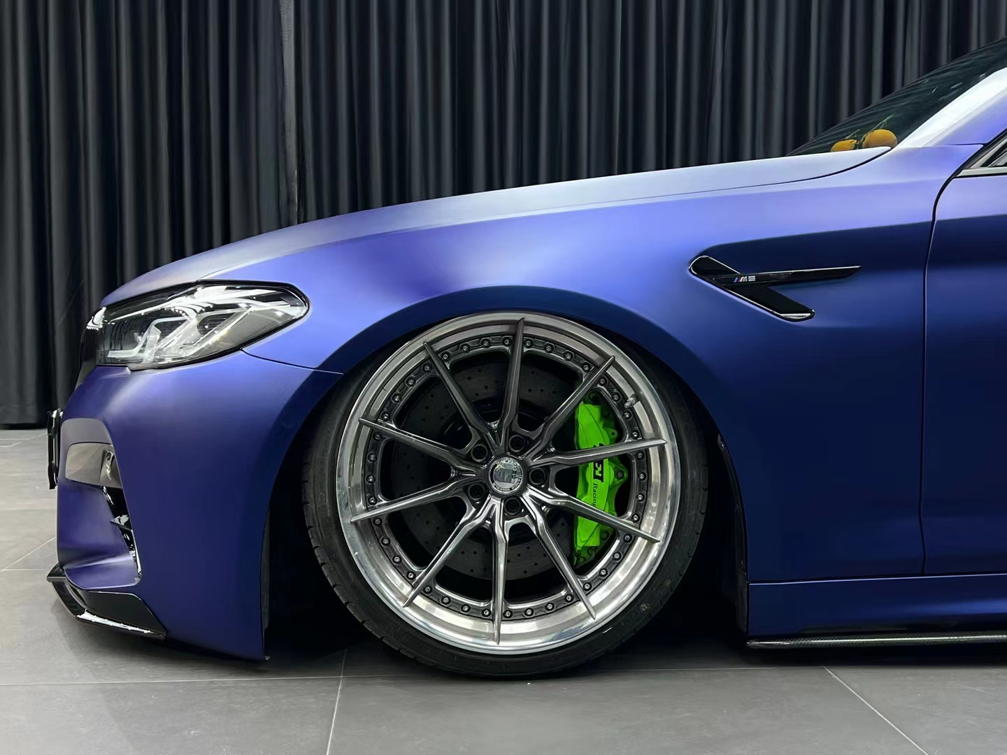 bmw5-ekfilm改色膜深邃蓝,玩得就是高雅