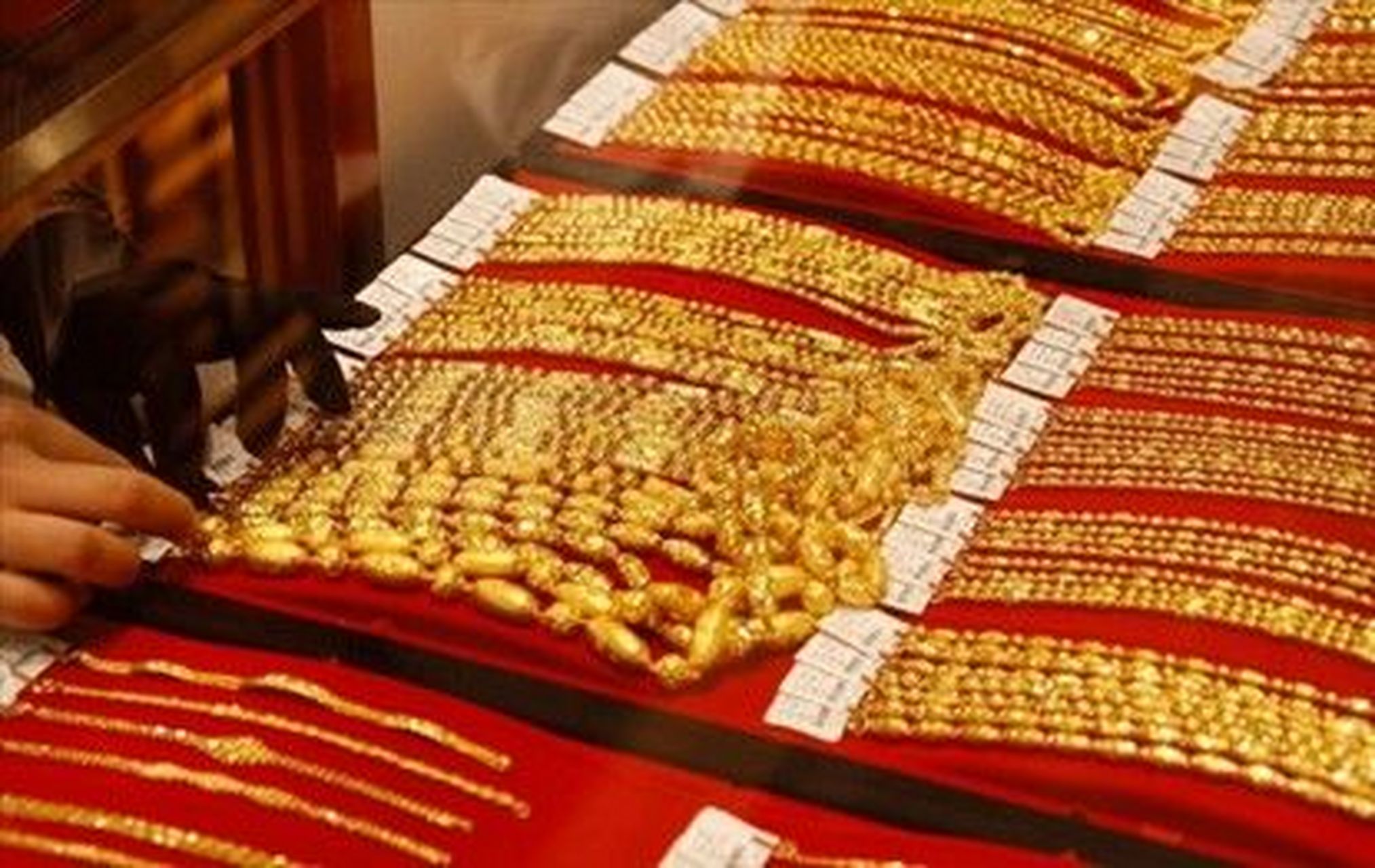 4月社会消费品零售总额 34910 亿元,消费增长最快的居然是金银珠宝