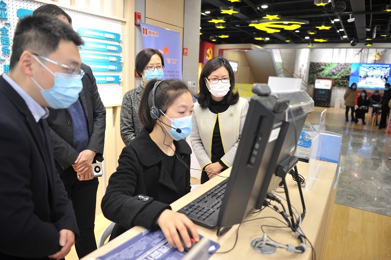 市局党委委员,总会计师余静赴"蒲公英"楼宇税收服务站调研并践行"帮办