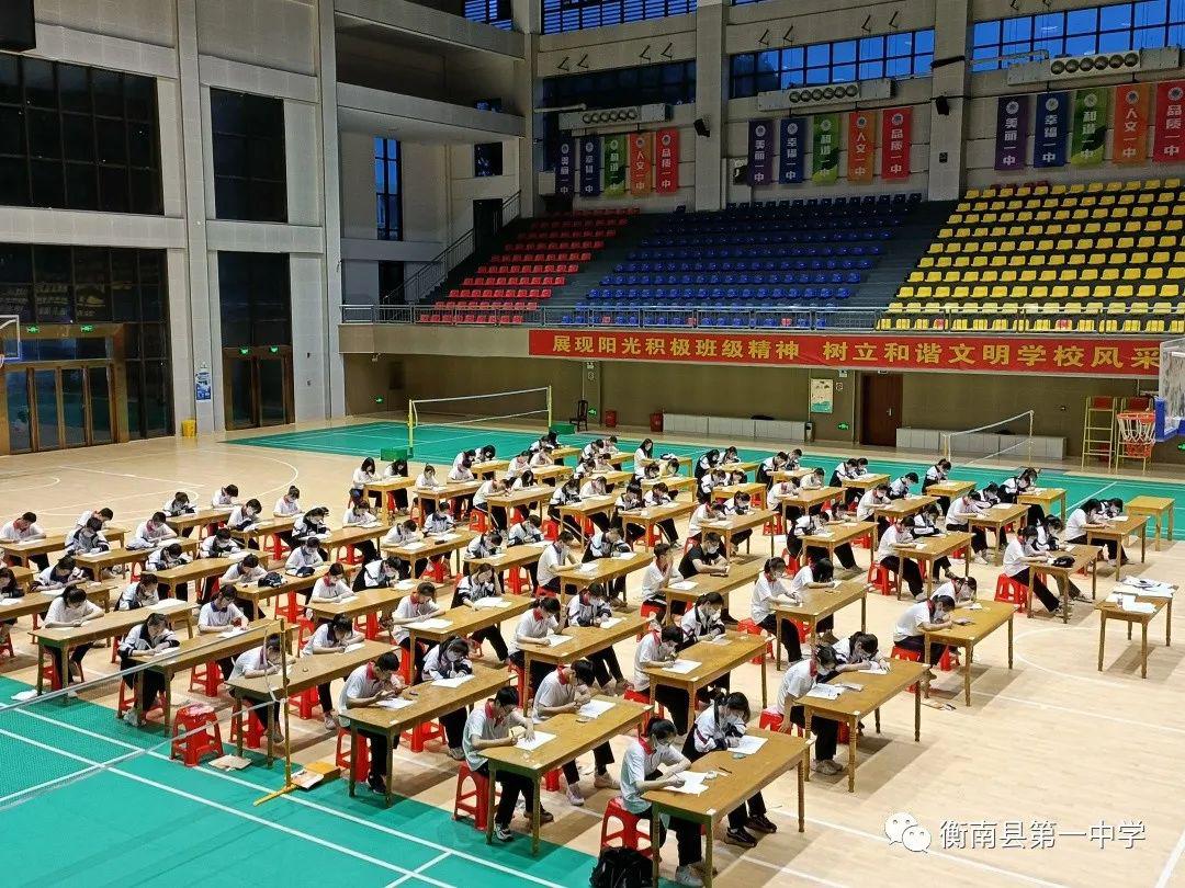 笔尖流韵,文字传情——衡南一中高二年级举行语文,英语硬笔书法比赛