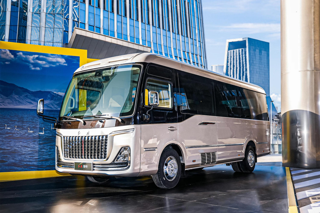 红旗国悦豪华礼宾车上市,46.8 万元起