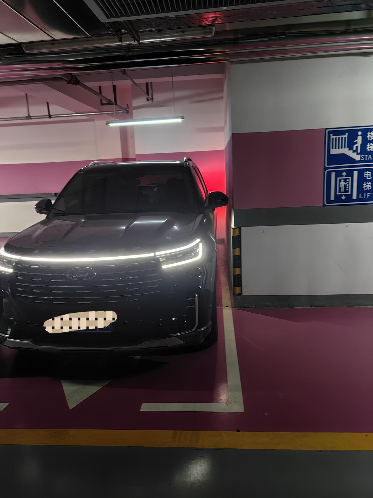 展示了如何在有限的预算内巧妙地打造出一个既实用又符合期望的停车