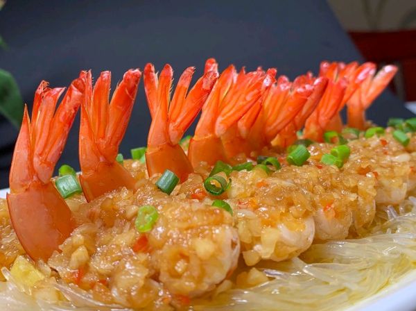 治感冒,吃药不如吃蒜蓉粉丝蒸大虾!