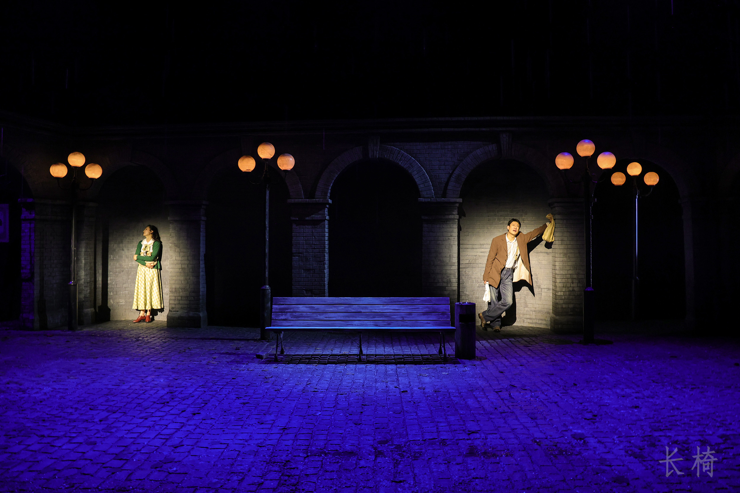 人艺话剧《长椅》上演,致敬中国小剧场戏剧诞生40周年