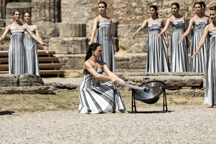 北京时间今天下午四点在希腊采集巴黎奥运圣火,火炬传递即将开启