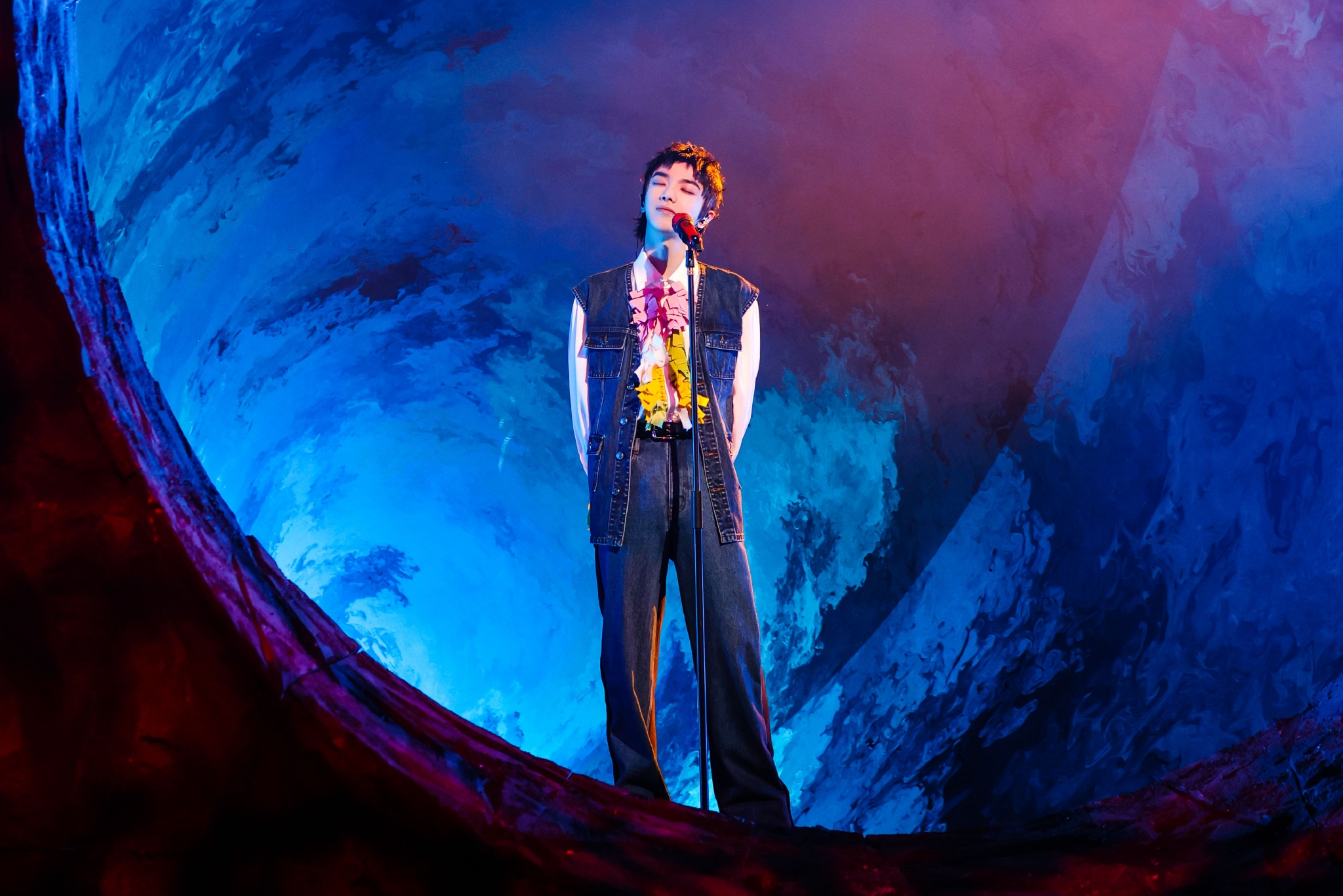 丨华晨宇《小镇里的花》mv预告海报释出!