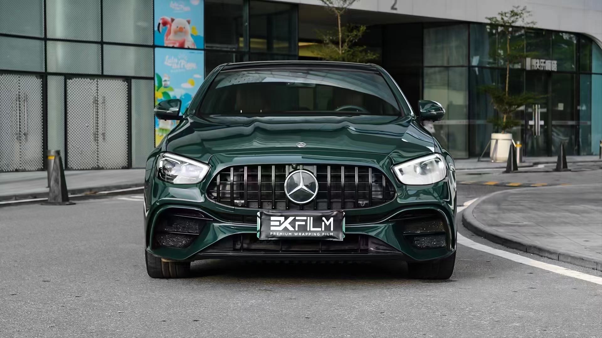 奔驰e63-ekfilm改色膜深翠绿,复古又耐看的深绿色系