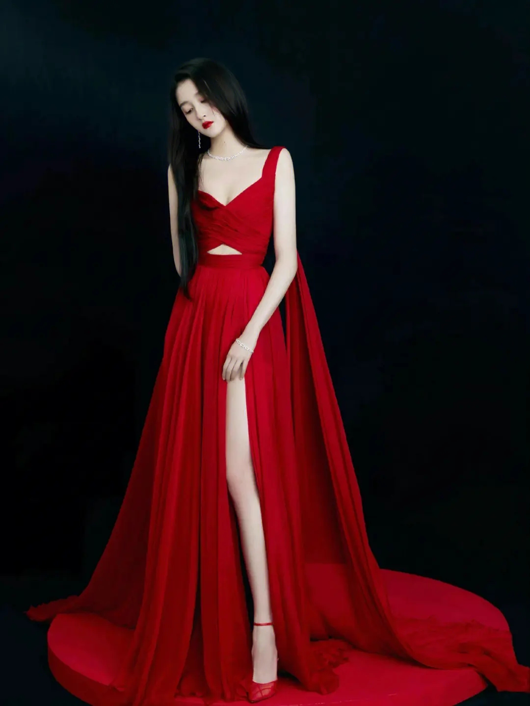 关晓彤卫生巾广告未p照流出,看到提臀那一刻,网友:这谁顶得住