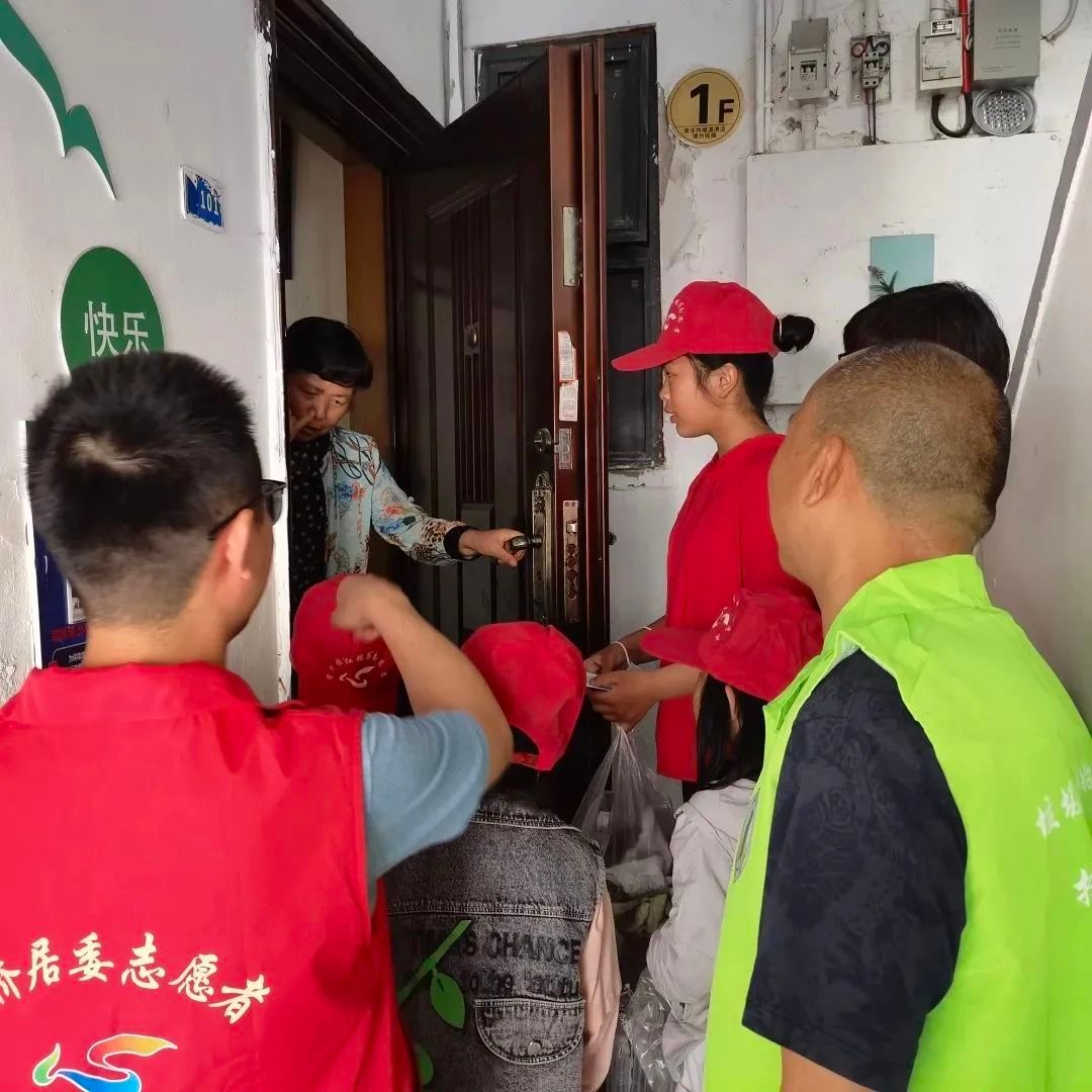 我的社区我做主,庄行邬桥这个社区的"小小楼组长"光荣毕业啦!