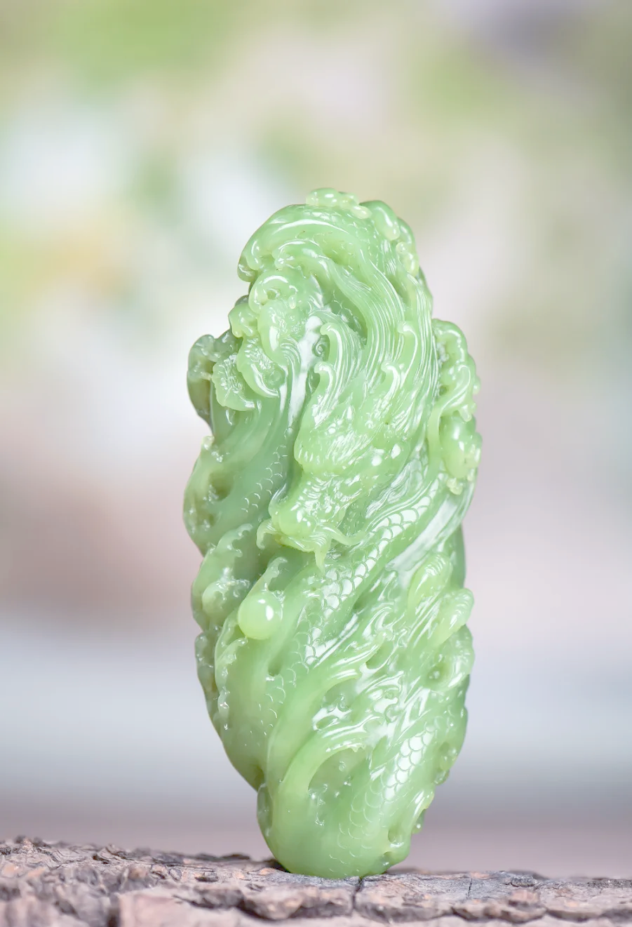 玉雕龙牌:传承千年的经典图案