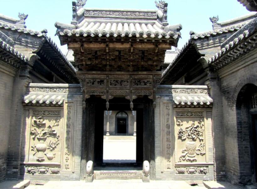 门楼砖雕不仅增添了建筑功能的艺术魅力,以美的形式