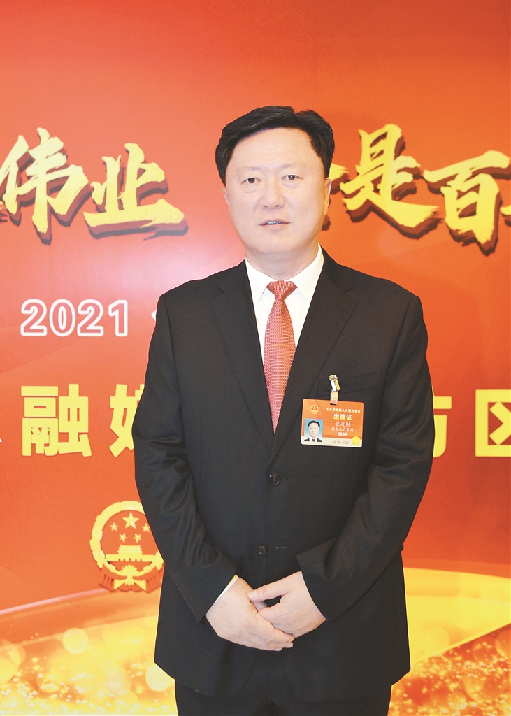 翟友财代表分级支持边境地区经济社会发展