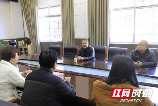 永定区教育局:李晓春深入天门小学调研